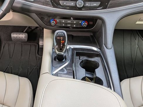 Used 2021 Buick Enclave Essence image 19