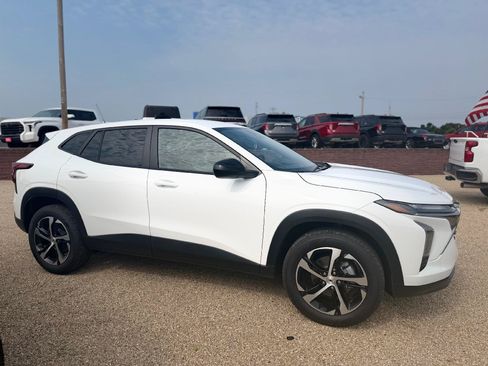 New 2026 Chevrolet Trax RS w/ Driver Confidence Package FWD image 2
