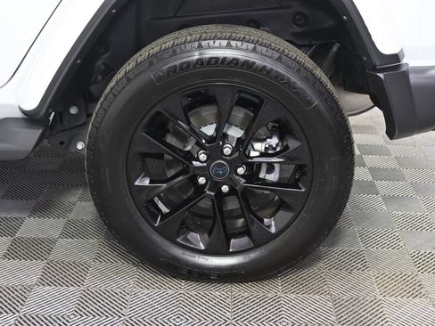 Used 2025 Jeep Wrangler Unlimited Sahara AWD/4WD image 19