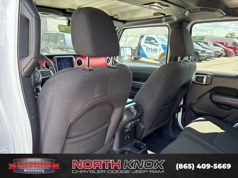 Used 2023 Jeep Gladiator Rubicon AWD/4WD image 8