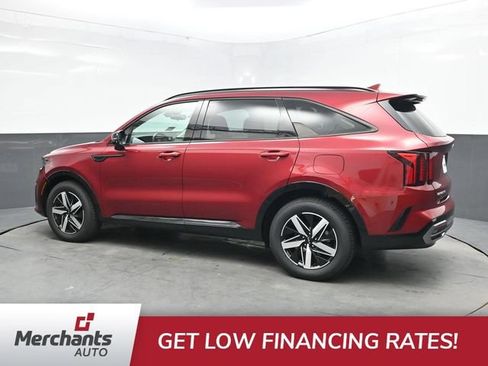 Used 2023 Kia Sorento S w/ Panoramic Sunroof Package FWD image 4