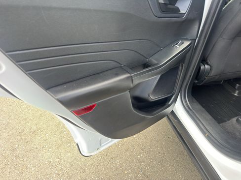 Used 2022 Ford Escape SE FWD image 10