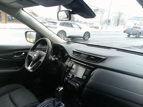 Used 2020 Nissan Rogue SV image 22