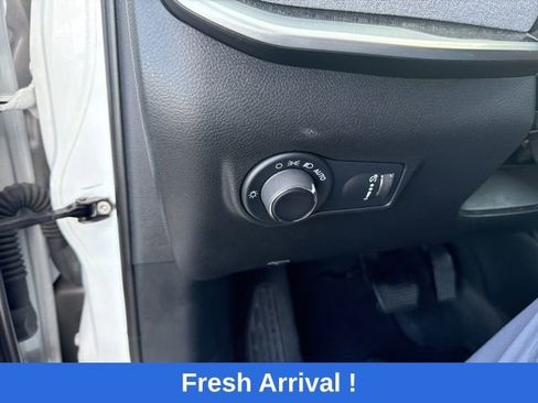 Used 2023 Jeep Compass Sport image 8