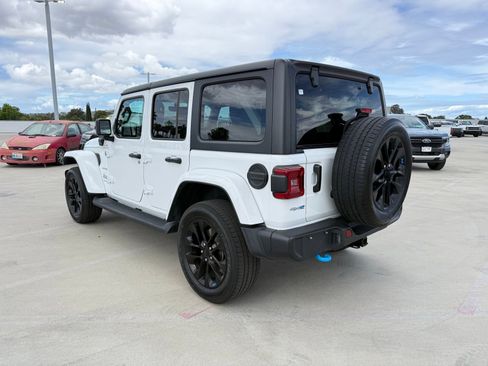 Used 2023 Jeep Wrangler Unlimited Sahara w/ Cold Weather Group AWD/4WD image 2