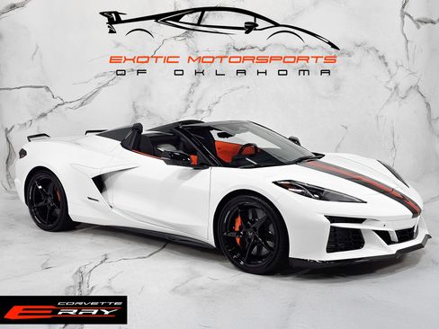 Used 2025 Chevrolet Corvette E-Ray AWD/4WD image 1