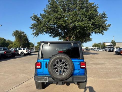 Used 2025 Jeep Wrangler Unlimited Sport AWD/4WD image 6