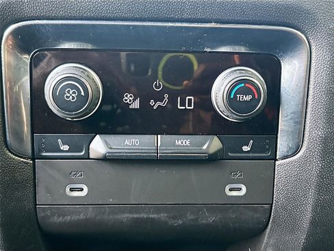 Used 2023 Chevrolet Suburban Premier image 26