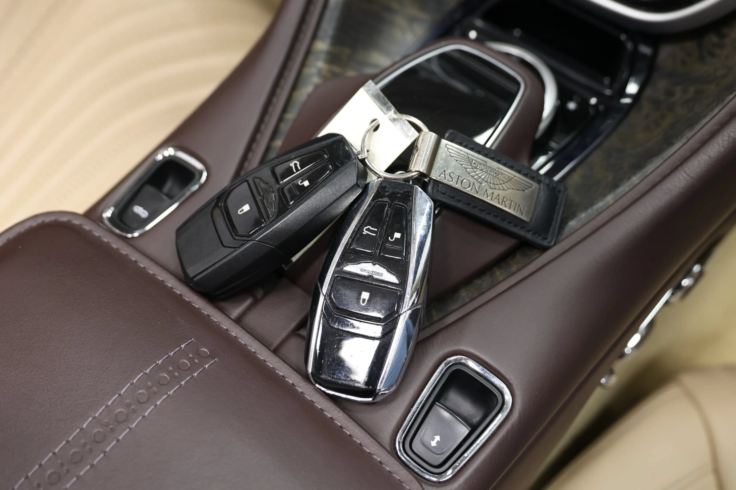 Used 2019 Aston Martin DB11 Volante RWD image 5