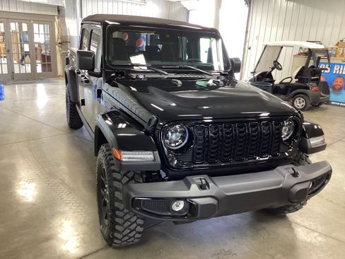 Used 2024 Jeep Gladiator Sport image 7