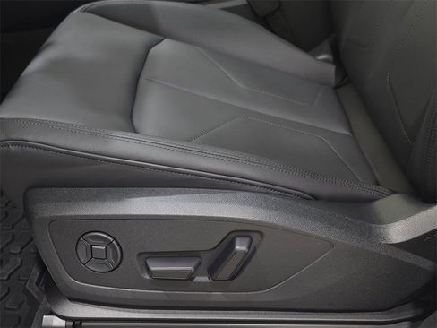 Used 2025 Audi Q3 2.0T Premium w/ Convenience Package image 28