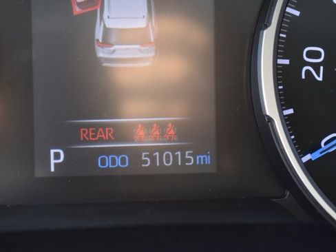 Used 2022 Toyota RAV4 XLE Premium image 24