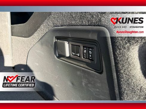 Used 2024 Cadillac Escalade ESV Premium Luxury AWD/4WD image 50