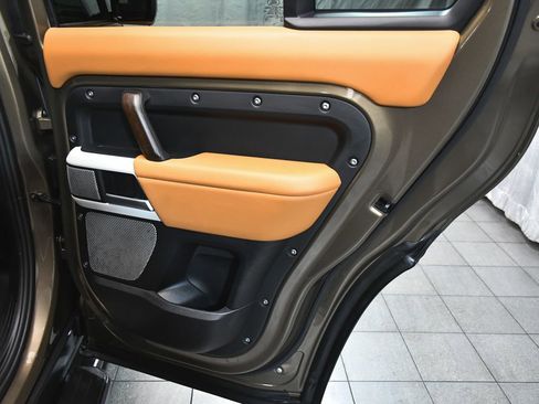 Used 2024 Land Rover Defender 130 X-Dynamic SE image 14