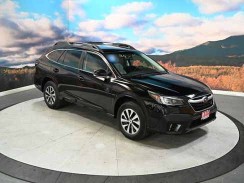 Used 2022 Subaru Outback Premium image 2