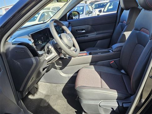 New 2026 Nissan Kicks SR image 3