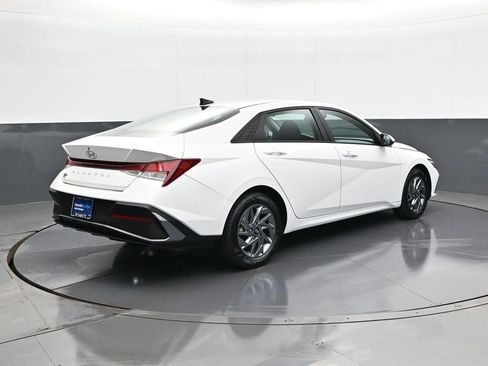 Certified 2024 Hyundai Elantra SEL FWD image 6