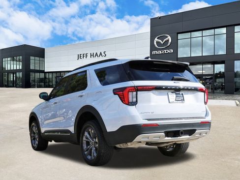 Used 2025 Ford Explorer Active w/ Active Comfort Package image 2