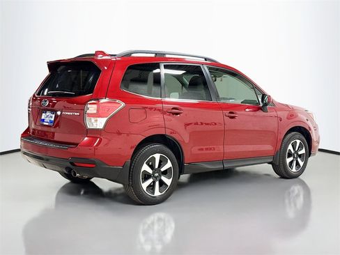 Used 2018 Subaru Forester 2.5i Limited image 7
