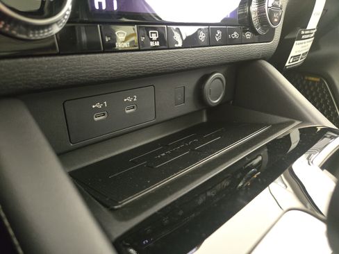 New 2025 Mitsubishi Outlander SE image 28