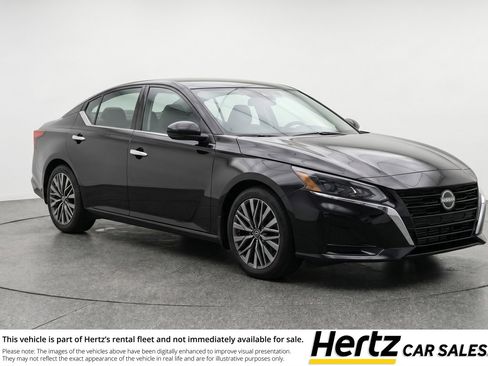Used 2025 Nissan Altima 2.5 SV FWD image 1