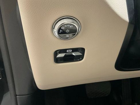 Used 2024 Mercedes-Benz GLC 300 4MATIC image 8