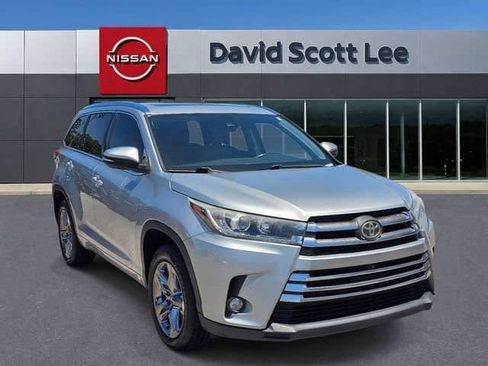 Used 2017 Toyota Highlander Limited Platinum FWD image 10