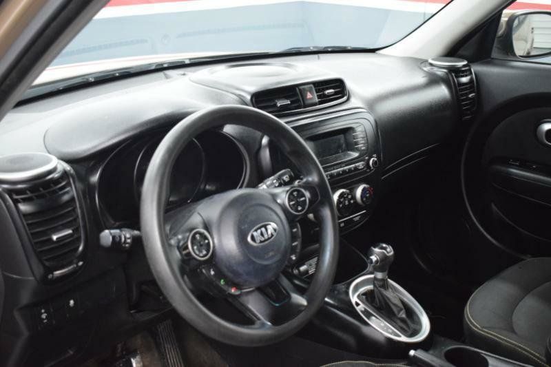 Used 2015 Kia Soul + FWD image 6