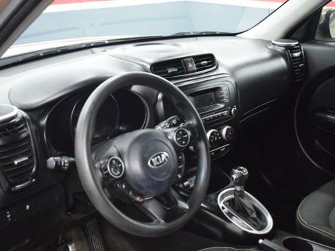 Used 2015 Kia Soul + FWD image 6