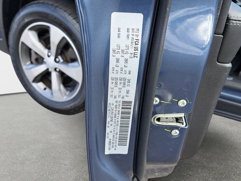 Used 2020 Jeep Cherokee Limited image 37