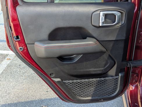 Used 2021 Jeep Gladiator Rubicon image 16