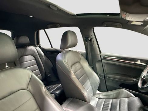 Used 2017 Volkswagen GTI SE image 28