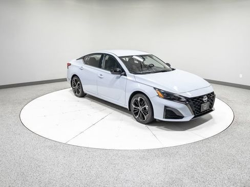 Used 2023 Nissan Altima 2.5 SR FWD image 27