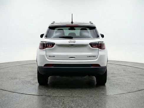 Used 2025 Jeep Compass Trailhawk AWD/4WD image 7