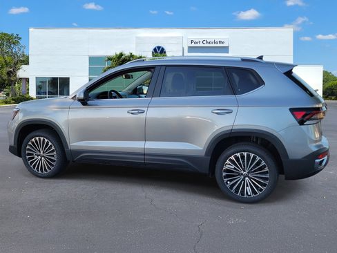 New 2026 Volkswagen Taos SE FWD image 33