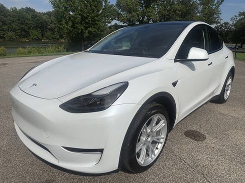Used 2023 Tesla Model Y Long Range AWD/4WD image 5