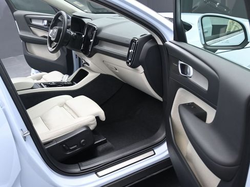 Used 2024 Volvo XC40 B5 Ultimate image 13