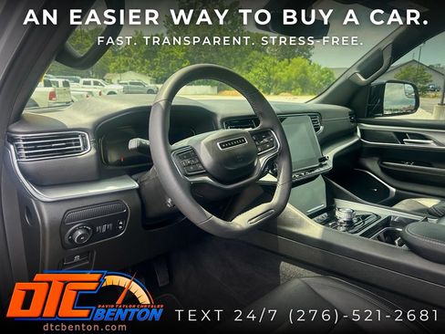 Used 2023 Jeep Wagoneer Series II AWD/4WD image 4