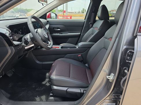 New 2026 Nissan Kicks SR w/ Cold Weather Package FWD image 22