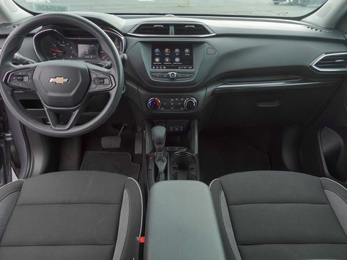 Used 2023 Chevrolet TrailBlazer LT FWD image 10