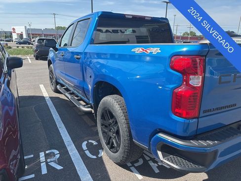 Used 2024 Chevrolet Silverado 1500 Custom w/ Turbomax Blackout Package AWD/4WD image 4