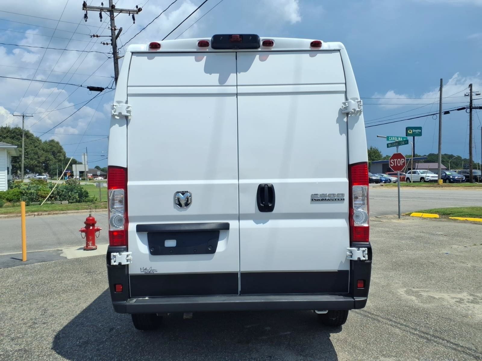 Used 2024 RAM ProMaster 2500 w/ Convenience Group FWD image 3