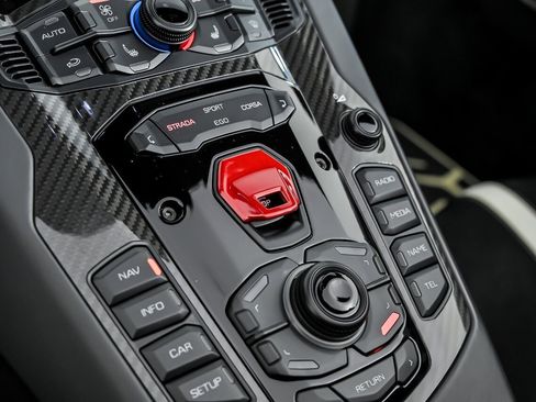 Used 2021 Lamborghini Aventador SVJ AWD/4WD image 30