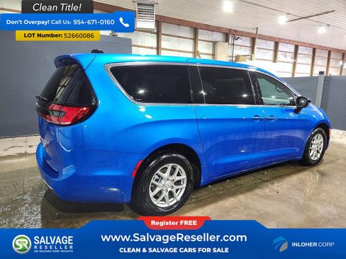 Used 2026 Chrysler Pacifica Select FWD image 4