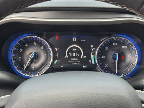 Used 2022 Chrysler Pacifica Touring-L FWD image 19