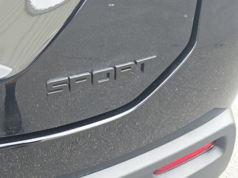 Used 2025 Honda Pilot Sport image 8