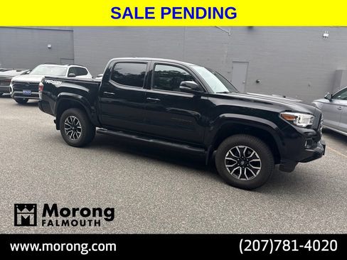 Used 2022 Toyota Tacoma TRD Sport w/ TRD Premium Sport Package AWD/4WD image 3