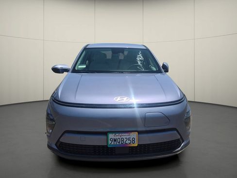 Used 2024 Hyundai Kona SE FWD image 2