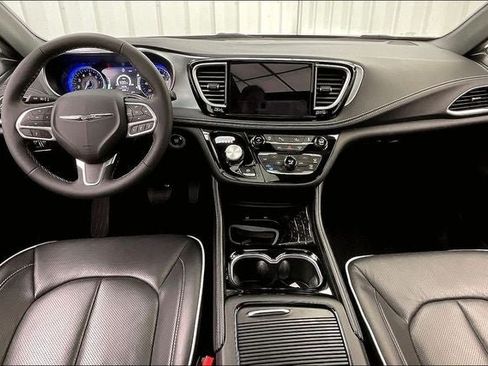 Used 2026 Chrysler Pacifica Limited FWD image 15