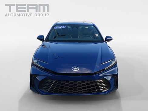 Used 2025 Toyota Camry SE FWD image 2